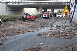 VV.F. di Palermo impegnati nel sottopasso di Viale Leonardo da Vinci