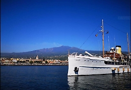 A Riposto lo yacht di superlusso che ospit&ograve; Churchill e Roosevelt