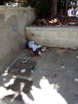 Siracusa: cumuli di rifiuti in viale Tunisi