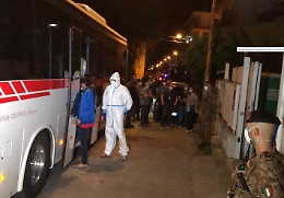 Migranti, nuovi trasferimenti da Lampedusa per Catania e Reggio Calabria