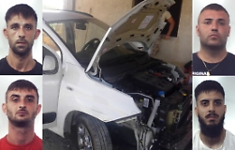 Sorpresi a smontare auto rubata: 4 giovani arrestati a Belpasso