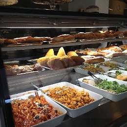 Cibi e bevande serviti senza mascherine in noto bar catanese: attività sospesa