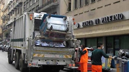 Covid, troppi positivi alla Rap di Palermo: in città primi cumuli di rifiuti