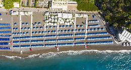 Sicilia, 1.836 concessioni demaniali prorogate al 2033. Il M5s: «Privatizzato il mare»