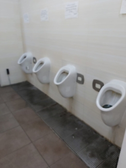 Il degrado nelle stazioni di servizio in Sicilia è normalità