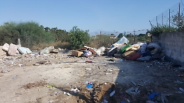 Vaccarizzo (CT): discarica di materassi...