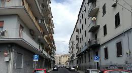 Catania: strisce blu ambo i lati... "Come mai?"