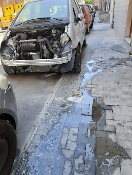 Catania: carcassa di auto in via Reitano