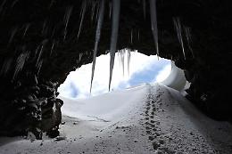 I segreti dell’Etna sotterranea: ghiacciai perenni e grotte dimenticate