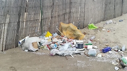 Catania, Playa, rifiuti in spiaggia: ennesimo appello al comune