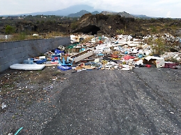 Belpasso (CT): degrado e squallore nella strada comunale Madonna della Sciara
