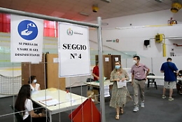 Referendum, i primi dati danno la vittoria del SÌ: è in forte vantaggio