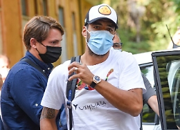 Caso Suarez, le intercettazioni: «Non spiccica una parola d'italiano, ma deve passare l'esame»