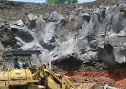 Belpasso: estraeva pietra lavica da una cava totalmente abusiva