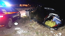 Licodia Eubea, inseguiti dai carabinieri abbandonano auto con 8 quintali di uva