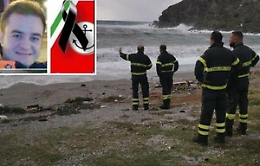 Si era tuffato per salvare due ragazzini
Trovato il corpo del militare annegato