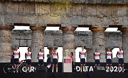 Giro d'Italia, su il sipario! La cerimonia inaugurale nel tempio di Segesta