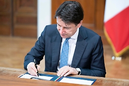 La bozza del prossimo Dpcm: stop a sport di contatto e feste in casa