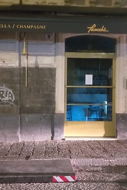 Catania, stretta anti covid: la Polizia municipale chiude un bar, due pub e 4 mini market