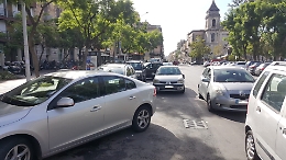 Catania, caos di auto alla fermata AMT di piazza Cavour