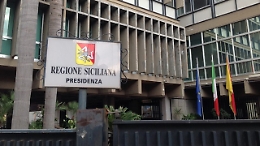 «Fannulloni? Musumeci venga a vedere!», la sfida dei Regionali di Catania