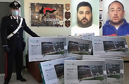 Catania, razziano Smart Tv da camion in sosta: arrestati zio e nipote