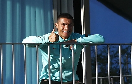 Cristiano Ronaldo “scivola” sul tampone: «E' una stronzata». Poi cancella il post