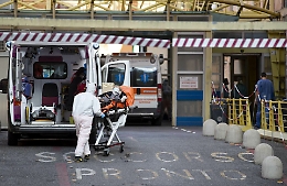 Covid, la pressione sugli ospedali catanesi: «Il tappo sta saltando!»