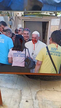 Palermo, imbrattate le foto col Papa e col fratello di don Puglisi
