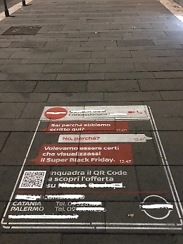 Catania: apposizione di forma estrema di pubblicità... è normale?