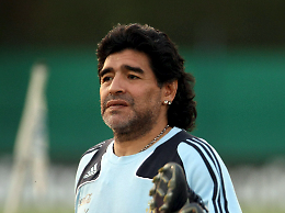 Clamoroso al processo Maradona: una cartella clinica dell'accusa appartiene al padre del campione
