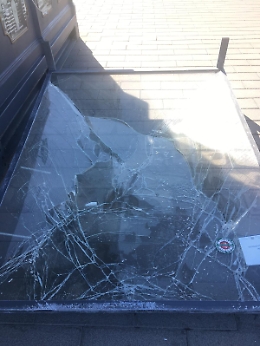 Catania, vetro rotto in piazza Nettuno