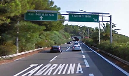 Lavori per manto stradale della A18: chiude casello di Taormina