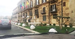 Fanno discutere le nuove aiuole a Palazzo d'Orleans: &laquo;Soldi sprecati&raquo;