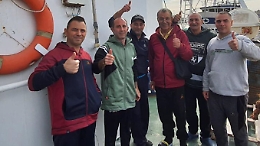 I pescatori liberati in navigazione verso Mazara, attesi per domenica