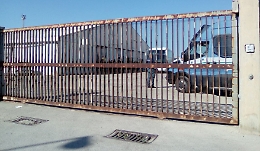 Migranti in fuga a Porto Empedocle: aggrediti autista e carabiniere