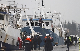 A Mazara il racconto dei pescatori siciliani rapiti da Haftar: «Volevano lo scambio coi detenuti libici»
