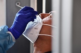 Caccia alla variante Covid anche in Sicilia: già individuate 1.115 arrivate dal Regno Unito