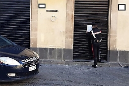 Militello Val di Catania, bar ospita avventori senza mascherine: chiusura