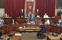 Comune di Palermo: approvato il bilancio ma la maggioranza di Orlando si spacca