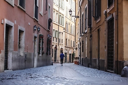 Covid, il 7 gennaio Italia torna a fasce Con Rt in crescita c'è rischio rosso o arancione