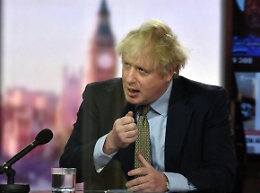 Il virus dilaga in Gran Bretagna, Boris Johnson annuncia in diretta un nuovo lockdown totale
