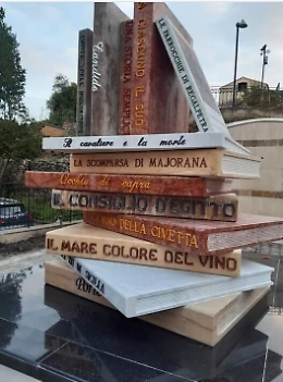 inaugurato a Racalmuto (Ag.) un monumento per commemorare  Sciascia