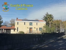 Pedara, hanno debito col Fisco per 41 milioni e simulano la donazione della villa ai figli