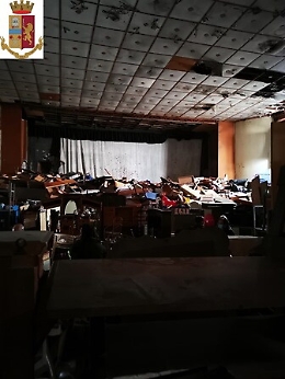 Catania, il cine teatro Caronda (dismesso da anni) era una discarica