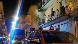 Ragusa, incendio forse causato da coperta elettrica: salvata anziana