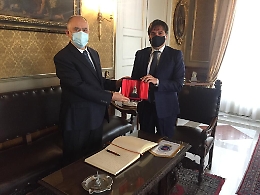 Catania, il sindaco saluta il prefetto Sammartino nel giorno del commiato: «Grati a un servitore dello Stato»