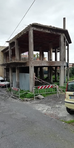 Tremestieri Etneo: edificio abbandonato in Vicolo Galatea
