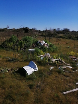 Tremestieri Etneo Ct): rifiuti pericolosi abbandonati in terreno agricolo