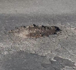 Mascalucia (Ct): buca pericolosa in corso San Vito